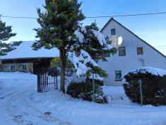 Pięknie położony dom, z zabudowaniami gospodarczymi w gminie Stara Kamienica